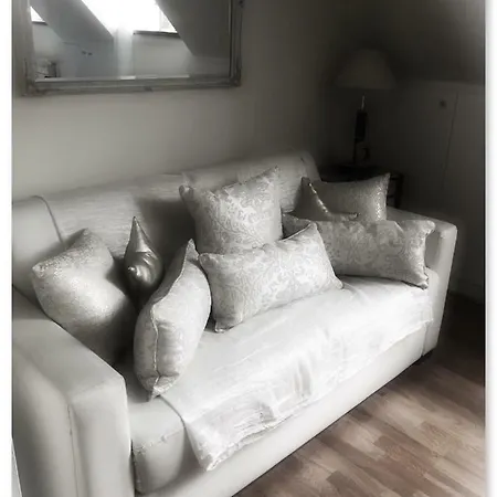 Stella Yardena Apartment Paris