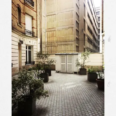 Stella Yardena Apartment Paris