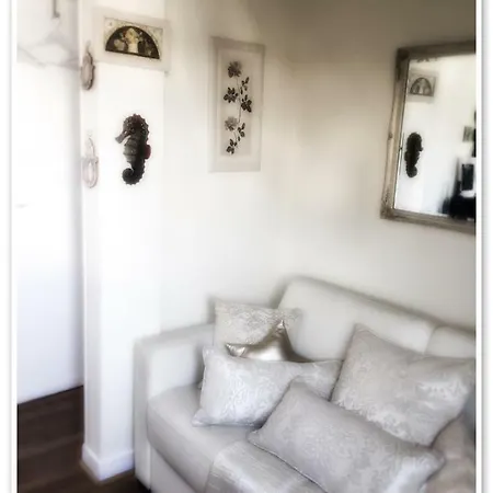 Stella Yardena Apartment Paris